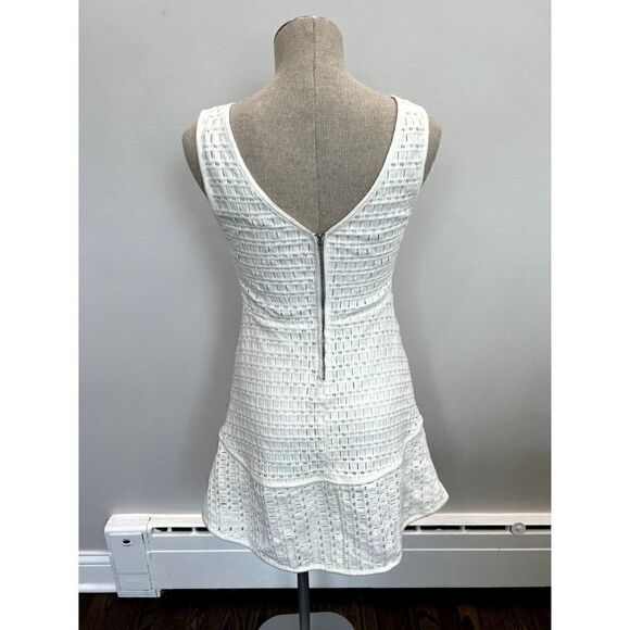 Cupcakes & Cashmere Matilda V Neck Crochet Dress in Ivory Size 6 - Picture 5 of 6